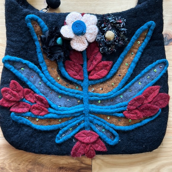 Rising Tide 100% Wool Boho Floral Purse - Picture 2 of 7